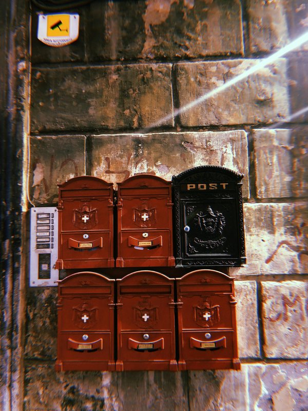 Boîtes aux lettres collectives : optimisez votre espace extérieur